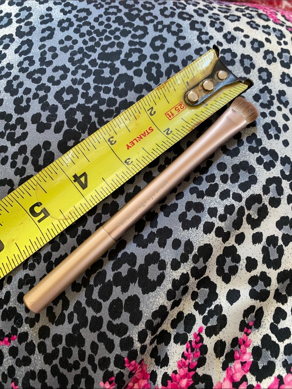 RT Full Coverage Eye Brush New Not Returnable